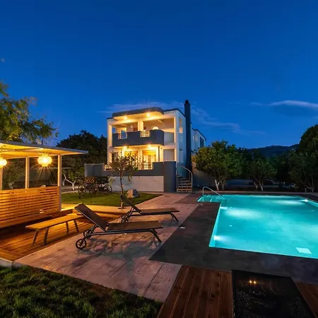 Infinity Premium Private Pool 3 Bedrooms 5 Bathrooms 2 Kitchens *