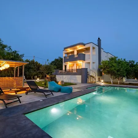 Infinity Premium Private Pool 3 Bedrooms 5 Bathrooms 2 Kitchens Villa
