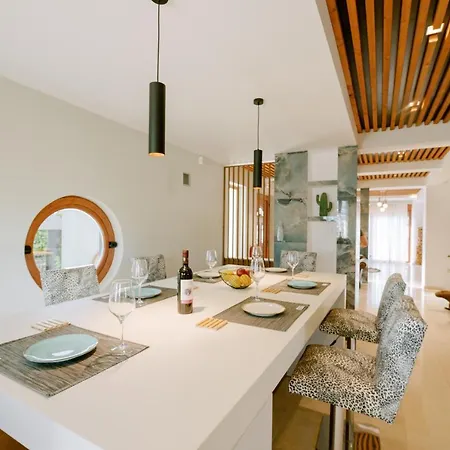 Villa Infinity Premium Private Pool 3 Bedrooms 5 Bathrooms 2 Kitchens