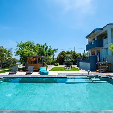 Infinity Premium Private Pool 3 Bedrooms 5 Bathrooms 2 Kitchens Villa